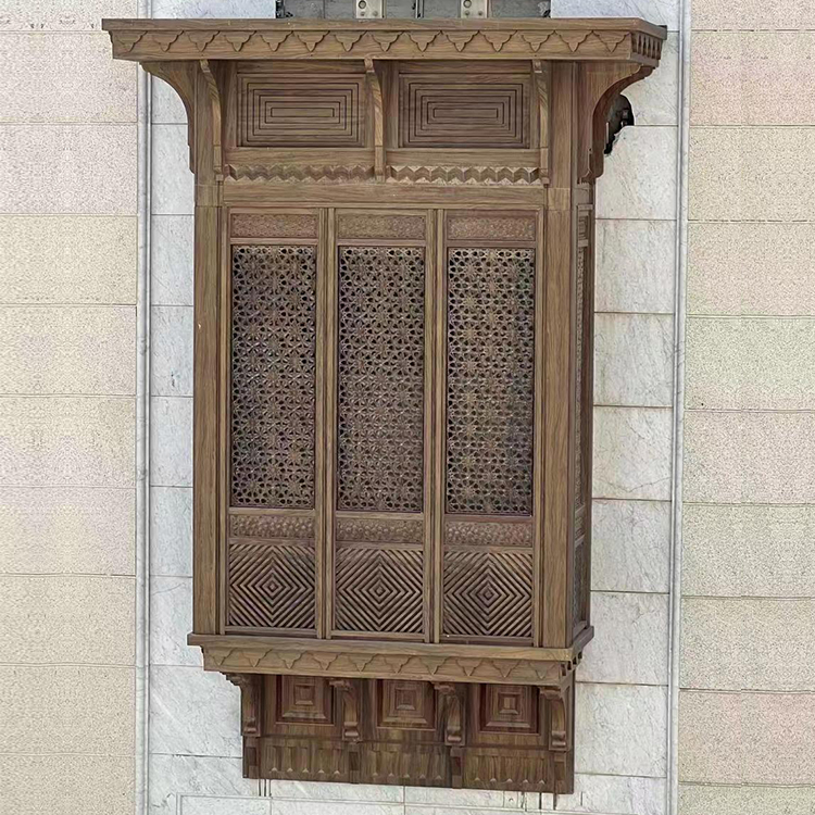 कस्टम-निर्मित प्राचीन खिड़कियों की सिलाई में उत्तम शिल्प कौशल