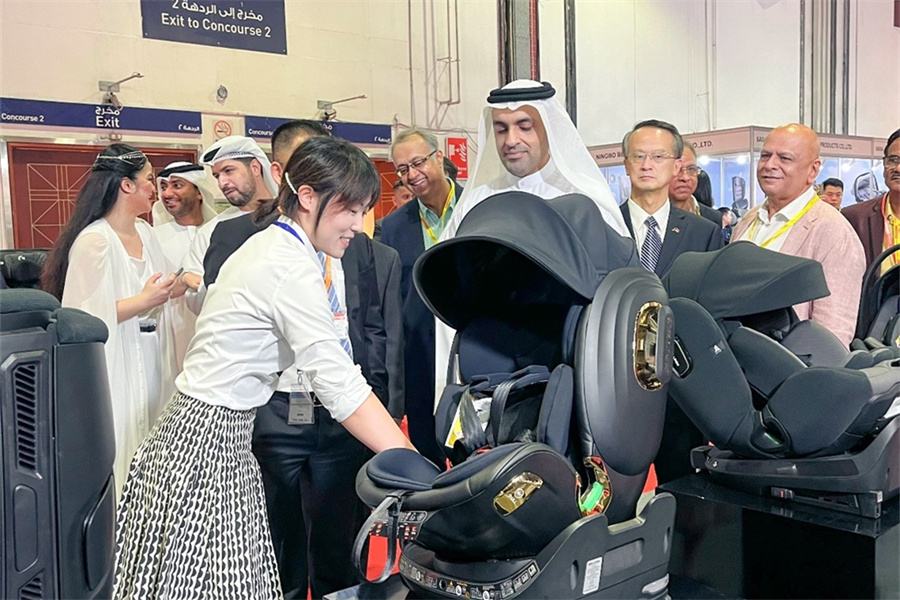 Intelligent Child Car Seat Wins Over Dubai Exhibit04xg3