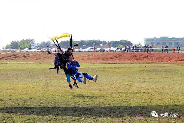 National Skydiving Championship + Low Space Travel season! Gian staged trapeze peak duel (6)ude