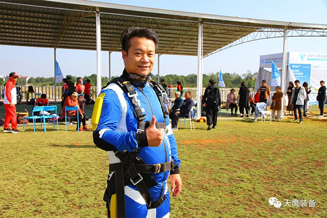 National Skydiving Championship + Low Space Travel season! Gian staged trapeze peak duel (11)9qv