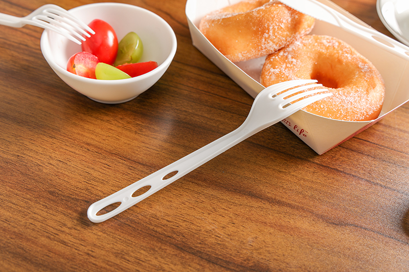 What is the difference between compostable and biodegradable tableware?
