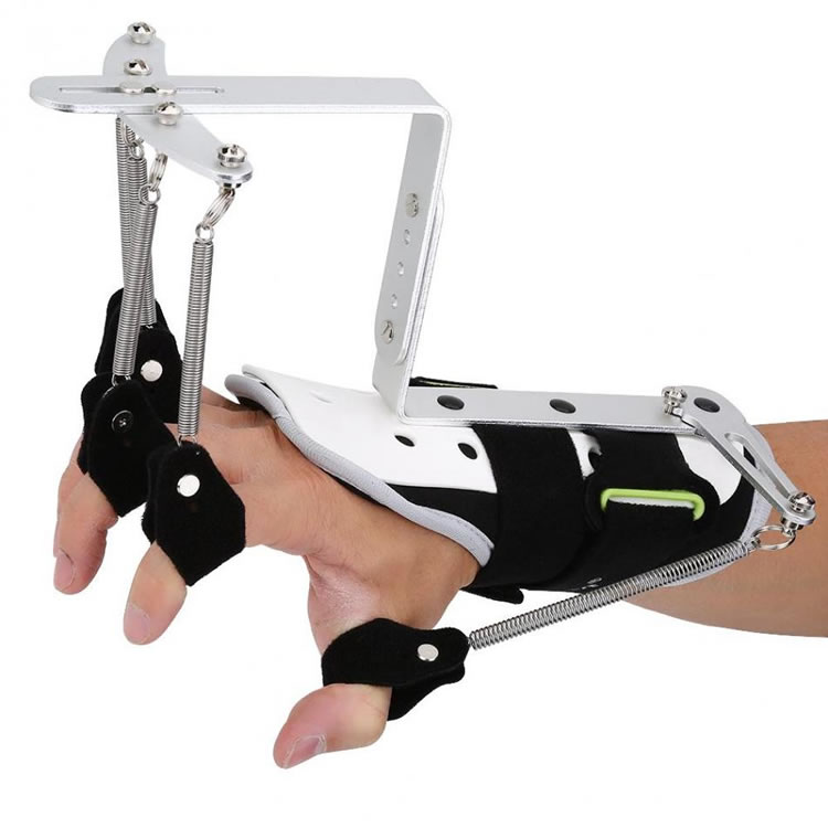 Функциональный бандаж на суставы пальцев для реабилитации.