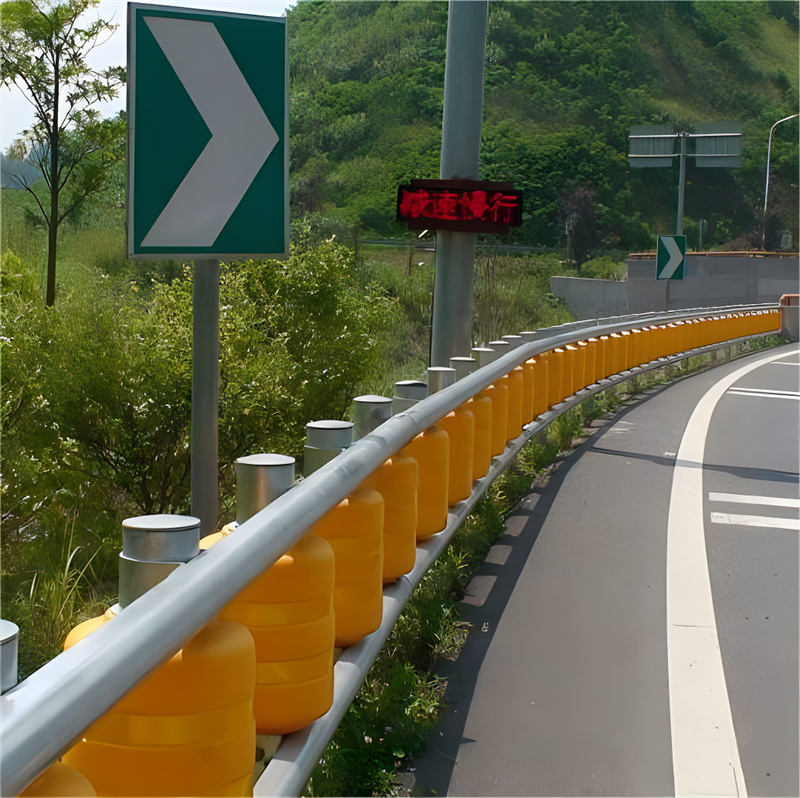 Barriera di protezione a rulli per guardrail in caso di incidente stradale per la sicurezza dell'intensità dell'autostrada